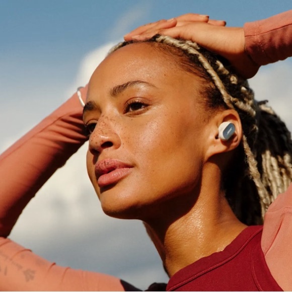 NIB Bose QuietComfort Ultra Earbuds - Picture 4 of 8